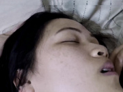 灌醉嫂子无套抽插一线天小嫩B 内射浓浓的精液