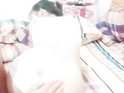 玲妹妹双人激情露脸小夫妻，生活不易镜头前直播啪啪，还在哺乳期奶水很多，激情爆操浪叫不断熟透了续