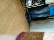 剧情演绎网红美女家里冰箱坏了找维修员上门修理主动勾引赖赖唧唧很饥渴求在厨房操她抱起来干呻吟给力对白淫荡