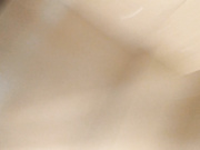 杂志社厕所偷拍粉高跟美女编辑_拍完出来还故意上前搭话