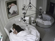 特色酒店偷拍貌似单位中年男领导约漂亮女下属开房,刚开始美女还有点不情愿想走,被男的抱过来操,前后干了4次!