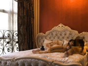 因在香港开保时捷乱停车被人肉上微博热搜的国模龙馨 早期和摄影师在酒店拍照后滚床单啪啪啪