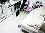 黑客破解家庭摄像头监控喜欢用老婆化桩品的花美男和逼毛非常性感的媳妇啪啪