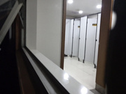 两次冒死偷窥皮肤白嫩女保安上厕所,肥美鲍鱼和窄小逼孔貌似还没人敢开苞