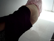 最新全景云上会第15部：白丝黑高绝色女秘书曼妙身材和细长逼缝直接对着撸了爆 完整版