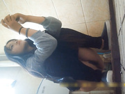 外站最新流出作品-某高校公共女厕拍摄到的气质美女如厕嘘嘘