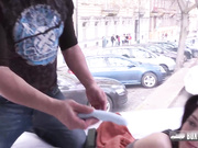 国外大叔邀请双马尾萌妹子到路边玻璃房推油按摩啪啪 路边有行人经过很是刺激喜欢不要错过