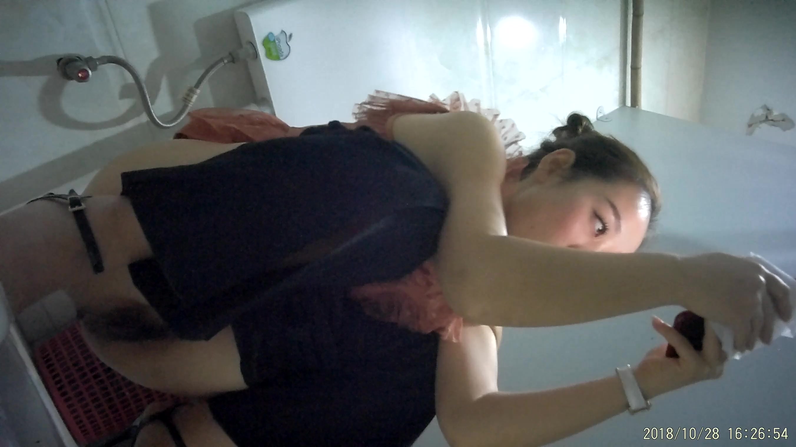 最新全景云上会所 粉吊带白高跟情趣内风骚艳妇的阴唇外翻随时等着插入