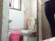 城郊巷内小店找快活70块的马尾辫小少妇看上去还挺良家的天生阴毛就少像白虎边看A片边搞玩了两个姿势对白有趣