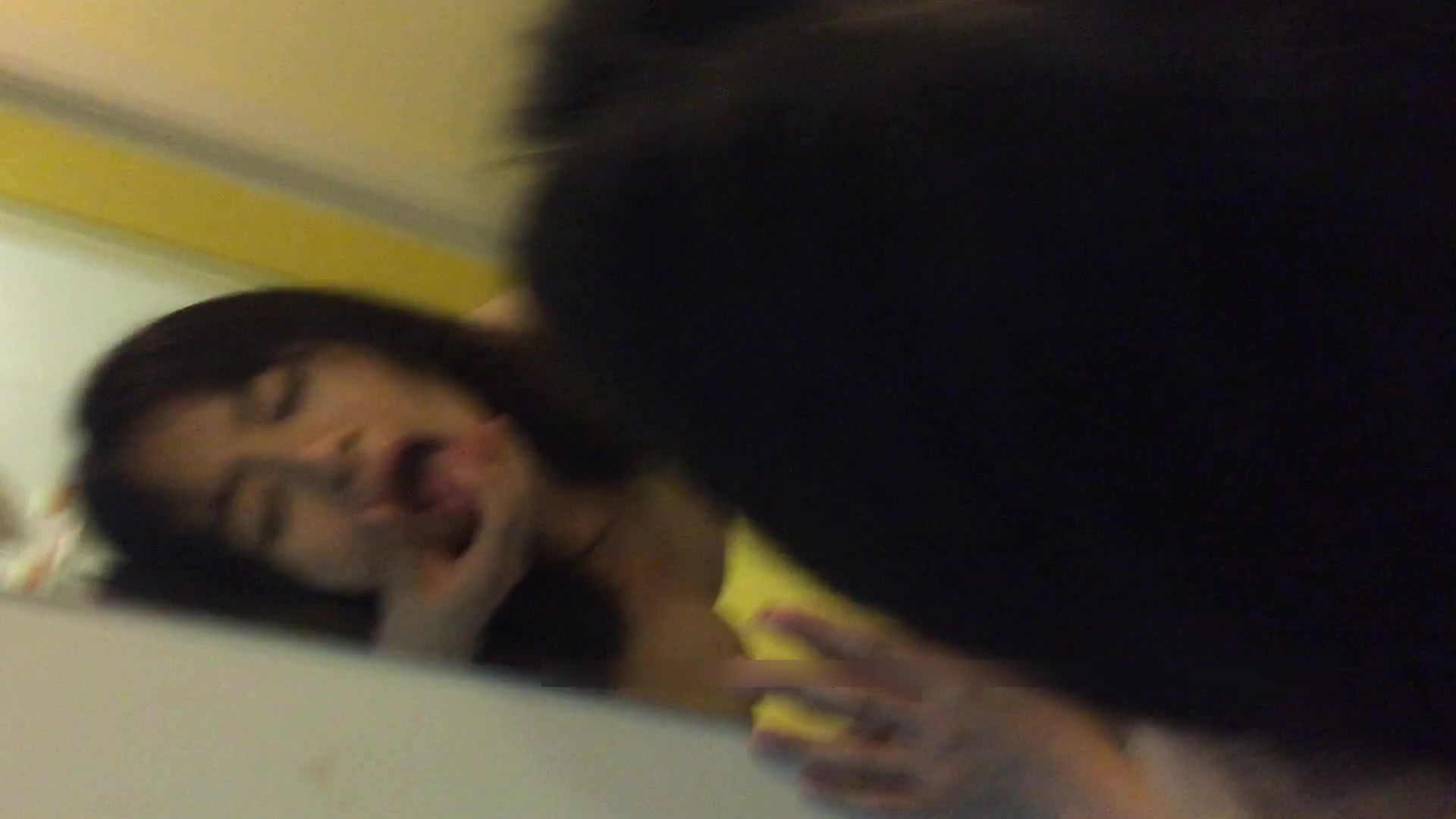 【网曝门事件】大三小情侣宾馆开房激情啪啪视频手机丢失不慎流出 后入猛操 跪舔裹射 完美露脸 高清1080P版