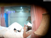 肤白貌美的高颜值性感美女和眼镜男酒店开房,开始美女不让男的操,后来男的用情趣道具把她绑起来鞭打屁股干