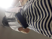 看到穿长裙子的漂亮女神就忍不住想把头伸进她裙底一探究竟,最爱这种不穿打底,内裤又小巧的[