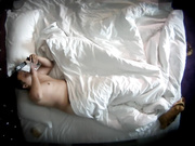 精品酒店上帝视角偷拍没想到鸡巴短小精悍的小胖居然能和苗条女友玩连环炮