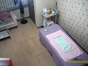 黑客破解网络摄像头偷拍按摩店美女技师给帅哥大保健啪啪居然用垫过床的毛巾檫逼