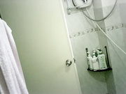 老婆上夜班浴室偷放摄像头偷窥小姨子洗澡