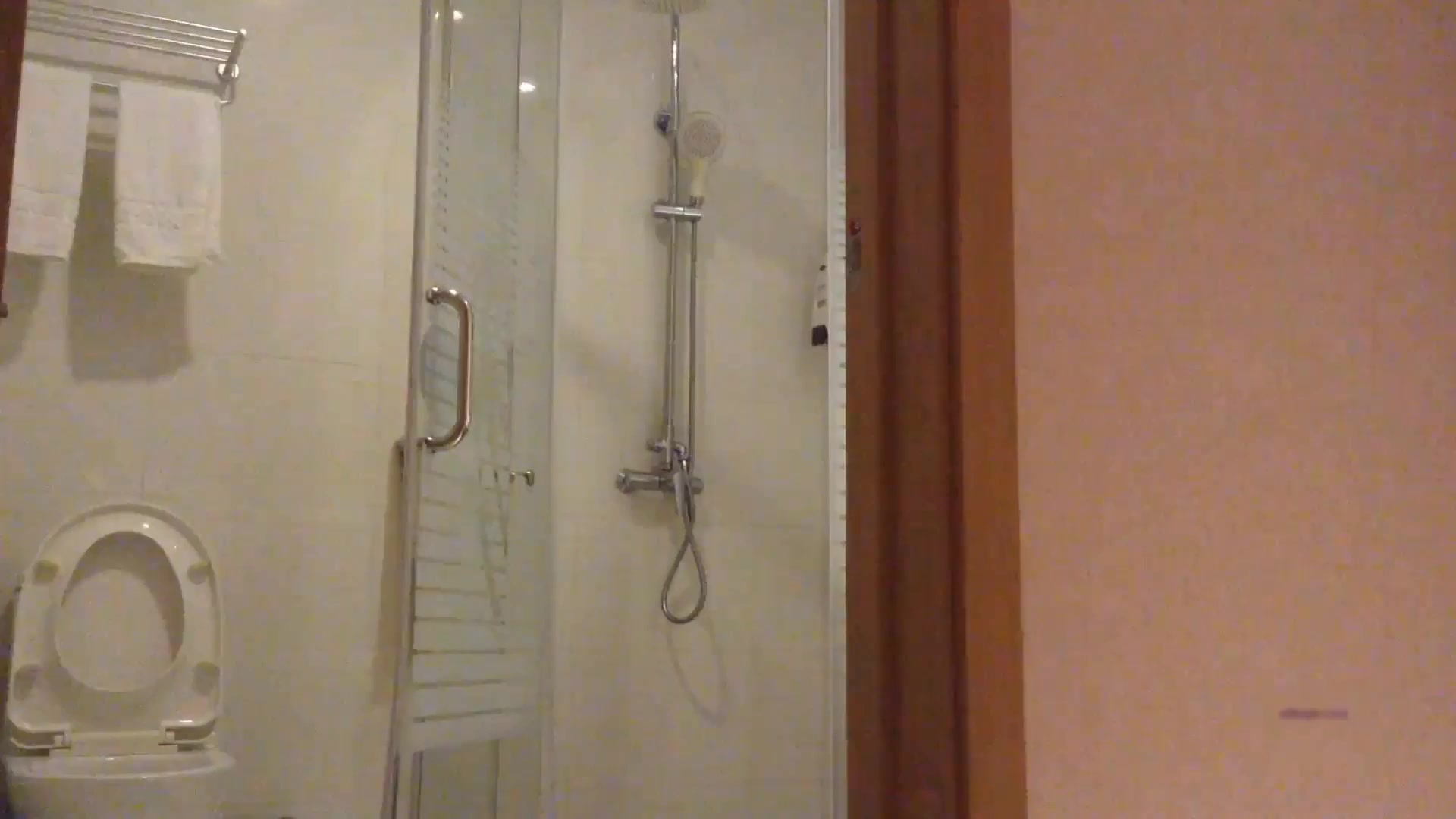 艺校模特专业翘臀性感美女与热恋男友开房造爱直接在浴室开干美女呻吟声太给力听声就想撸一发嗷嗷叫说太深