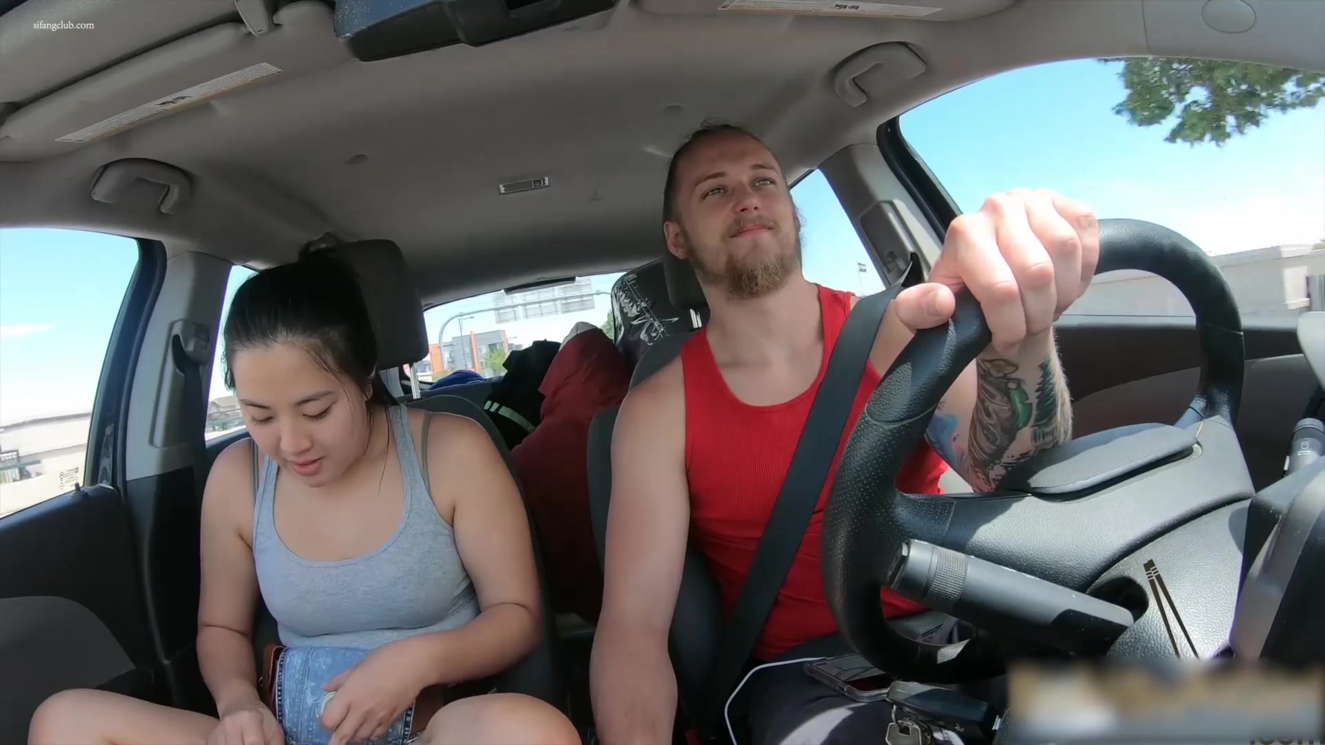 最新流出留学生【苏琪】和外国男友刺激性爱日常（第三部）户外湖边蓝天白云下激情野战