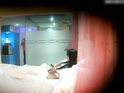 学院派气质美女和男友酒店开房,趁男友洗澡时打开手机里的A片摸逼自慰被男友看见掰开双腿用尽全力干的淫叫!