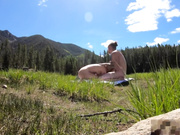 旅美留学生李美静假日和老外男友驱车到荒野露营野战美国伙食不错妹子貌似胖了啊