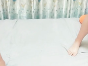 两个年轻漂亮小嫩妹和一男炮友玩黄播 年轻肉体 口交啪啪 很是诱人