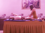 老哥越南找女技师按摩乳推TP啪啪 按摩床上骑乘抽插大力猛操非常诱人