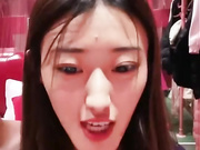 刚离开团队独自直播的170CM大长腿性感美女为了拉人气和粉丝网友酒店啪啪直播,没想到男的还带了春药