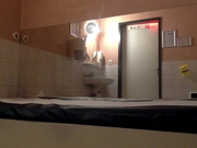 小胖哥广东出差网约170CM肤白貌美的高颜值无毛混血美女宾馆啪啪,操完一次闲聊一会后又拔掉内裤干.