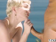 这样的地方操美女太爽了 妹子精致白嫩牛奶般的皮肤看的心动挡不住好想舔吸插入啊，极品粉逼逼销魂720P高清