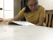 禽兽音乐老师教少妇学员弹吉它搞到别人的奶子上脱了衣服按在椅子上啪啪