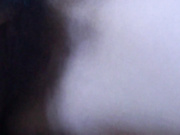 两个猥琐男套路服装店漂亮老板娘 被灌得烂醉如泥呼呼大睡带回住所 俩人为所欲为