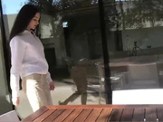 清纯中分白净小美女 ，可口的舌头 后院口男友的鸡巴 湿润的嘴穴口得龟头好舒服，爱吃精液的女友，射多多给她~！~