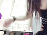 风骚御姐型TS成都KK 和有腹肌的贱狗爱爱，妈妈足交你舒服吗，来戴套插妈妈 我想射了，哦哦呀呀嗯嗯 蛮会配合的