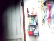 针孔偷拍合租美女洗澡,,