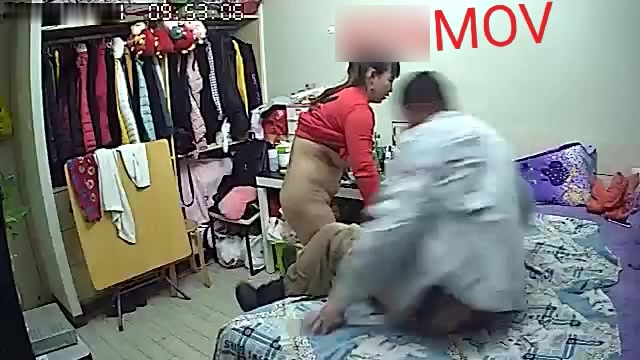 家用网络摄像头被黑TP吊钟大奶离异独居少妇家中接客大叔全程美滋滋的享受操一半给三张红票小姐要退一百