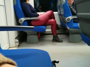 火爆欧洲网络 欧洲之星高铁露屌诱惑眼睛骚女 俯身口交 最后口爆吞精 太牛掰