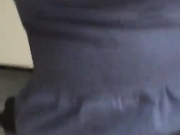 风骚性感的大奶表嫂在家寂寞难耐趁我送东西时勾引我,坐我身上女上位不停的扭动,一对巨乳真嫩,没一会就把我搞射了！