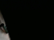 最近新租的的房子有惊喜晚上能偷窥到房东的大学生女儿洗澡看着她黑黑的逼毛好有欲望