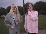 可爱金发女孩肥嫩鲍鱼手指插入屁眼在爆菊花