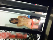 猥琐男冒死爬电杆偷拍单身居家美眉的日常生活 袒胸露乳半脱露着阴毛的内裤做腹部按摩