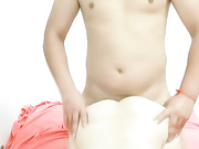 乖巧的骚妇露脸跟大叔激情深喉口交丝袜诱惑