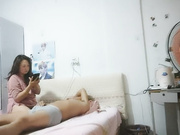 约熟女出租屋里骑乘扶着腰打桩抽插侧入