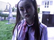 重口味美女化身性爱僵尸鼻子插笔还玩3P抽插