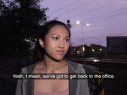 开放亚裔妹子野马路上逼粗大鸡巴后入阴道啪啪