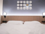 约操外围美女邻家妹妹白嫩小奶子一手抓