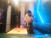 成都大二极品学妹ktv饮酒调情水蜜桃大胸粉嫩