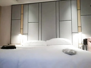 小宝寻花约两高颜值妹子双飞一起舔翘屁股后入