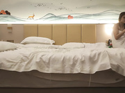 外围小姐姐粉胸翘臀带来温柔细致的巅峰体验