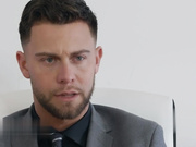 宝贝们——淘气的女生肯德拉·斯派德、艾米莉·威利斯受到了纪律处分