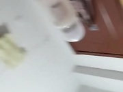 双马尾妹子屁股上肛塞菊花跳蛋震动来姨妈了