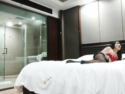 冒险王探花舔逼抠弄美腿侧入内射